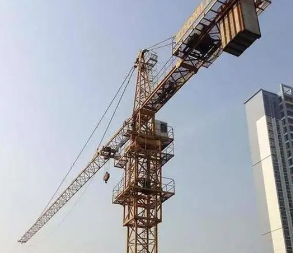 塔吊倾斜角度
